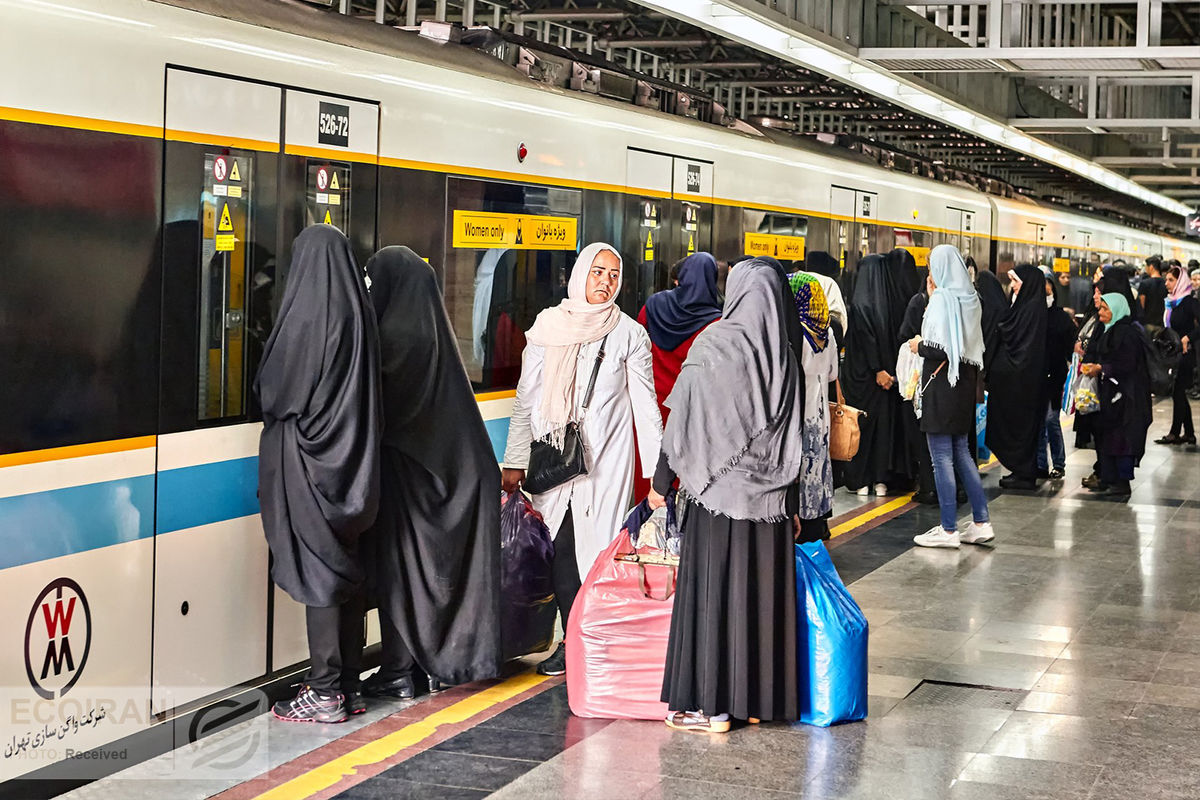 آشفتگی در متروی تهران؛ ازدحام، خرابی و نگرانی مسافران