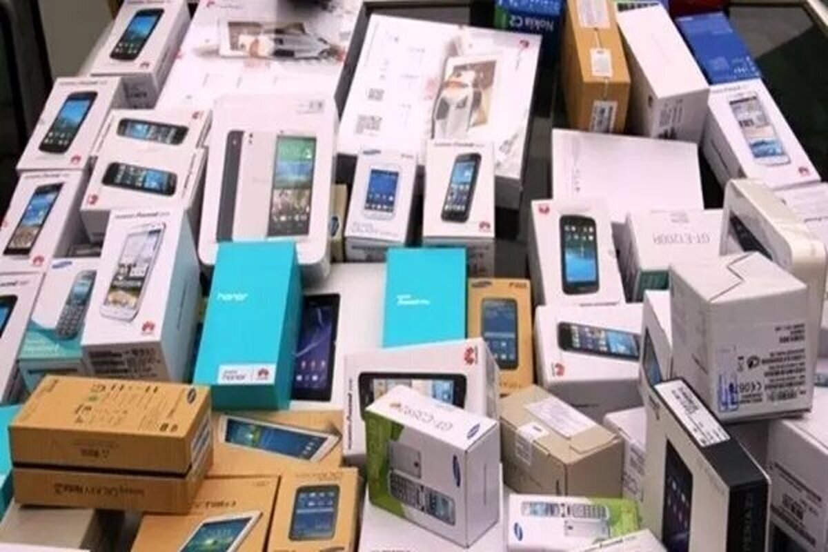 حقوق گمرکی واردات گوشیهای لوکس در بودجه ۱۴۰۵ اعلام شد