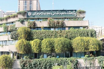 حاشیههای یک انتصاب؛ کسی برکنار نشده دوره مدیریتی تمام شد/ زیبنده نظام اسلامی نیست که به یک جابجایی مدیریتی برچسب سیاسی زده شود