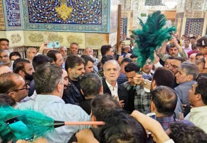 رئیس جمهور به زیارت حرم مطهر امام رضا(ع) مشرف شد رئیس جمهور به زیارت حرم مطهر امام رضا(ع) مشرف شد