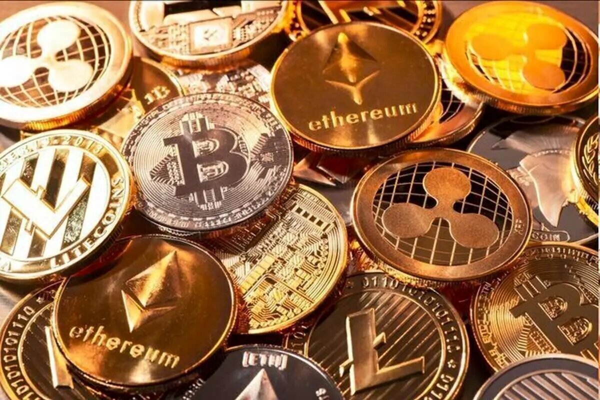 سقوط قیمت بیتکوین / بزرگترین ارز دیجیتال به زیر ۶۳ هزار دلار رسید