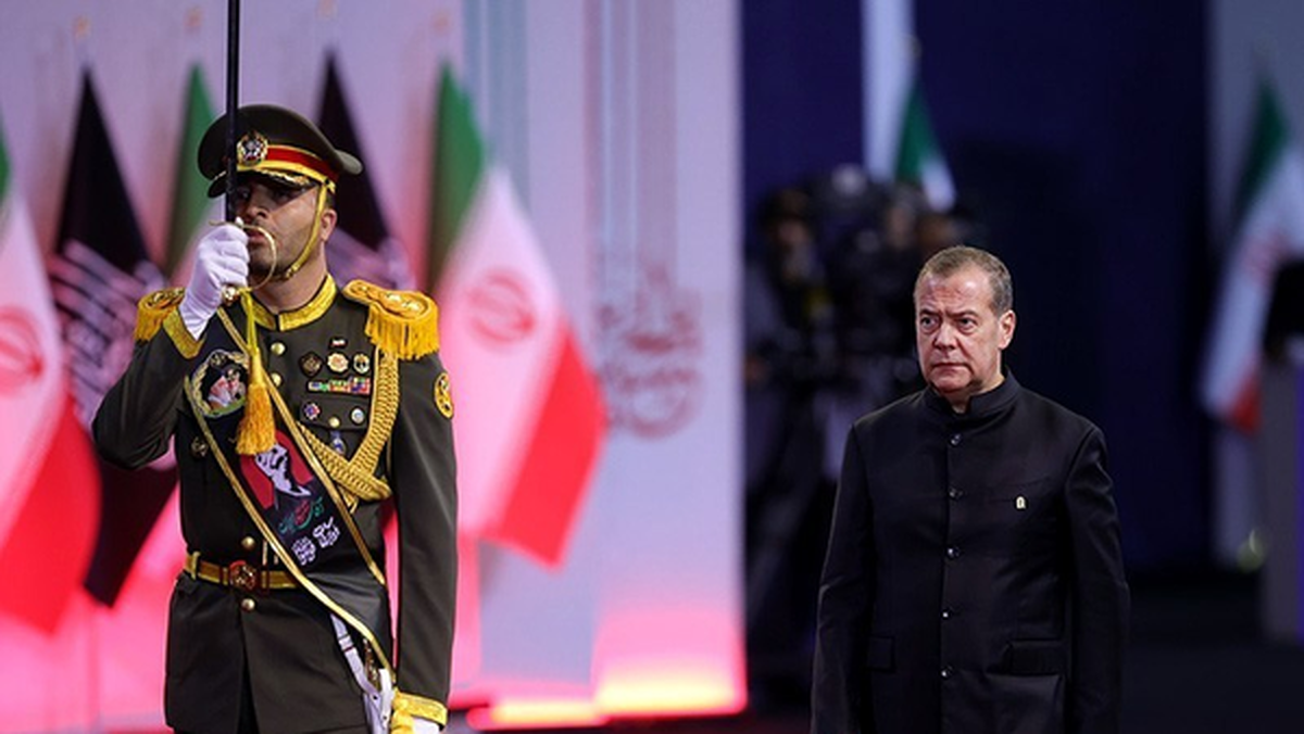 ادعای جنجالی مدودف درباره قدرت ایران در هرمز و بابالمندب