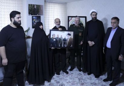 دیدار سردار صفوی با خانواده سرلشکر شهید حاجیزاده دیدار سردار صفوی با خانواده سرلشکر شهید حاجیزاده