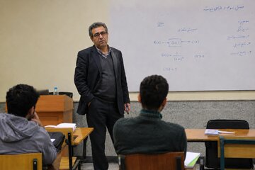 کاربران خبرآنلاین درباره افت علمی دانشگاهها چه گفتند؟/ از «دانشگاه سیاسی شده» تا «مشکل فقط تحریم نیست»