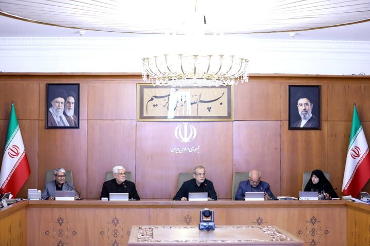 برنامه دولت مهار تورم، رونق تولید، وفاق ملی و دیپلماسی عزتمندانه است