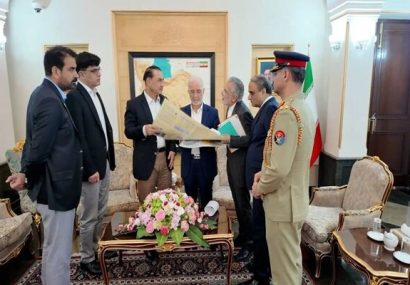 فرمانده ارتش و وزیرکشور پاکستان با بدرقه وزیر کشور، تهران را ترک کردند فرمانده ارتش و وزیرکشور پاکستان با بدرقه وزیر کشور، تهران را ترک کردند