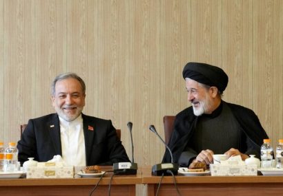 نشست هم اندیشی جمعی از استادان و فضلای حوزه علمیه قم با عراقچی نشست هم اندیشی جمعی از استادان و فضلای حوزه علمیه قم با عراقچی