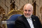 نمایش مضحکت شبیه یک استندآپ در کلاب شبانه بود نمایش مضحکت شبیه یک استندآپ در کلاب شبانه بود