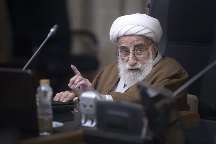 آیتالله جنتی: نیازمند روحیه جهادی در عرصه نبرد اقتصادی هستیم