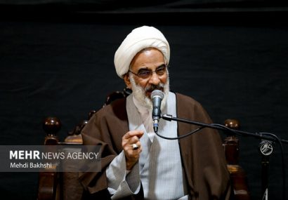 با استمرار حضور آگاهانه طعم شکست را در کام دشمنان ماندگار خواهیم کرد با استمرار حضور آگاهانه طعم شکست را در کام دشمنان ماندگار خواهیم کرد