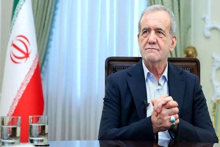 پزشکیان: با تمامیتخواهی برخی در منطقه برخورد میکنیم
